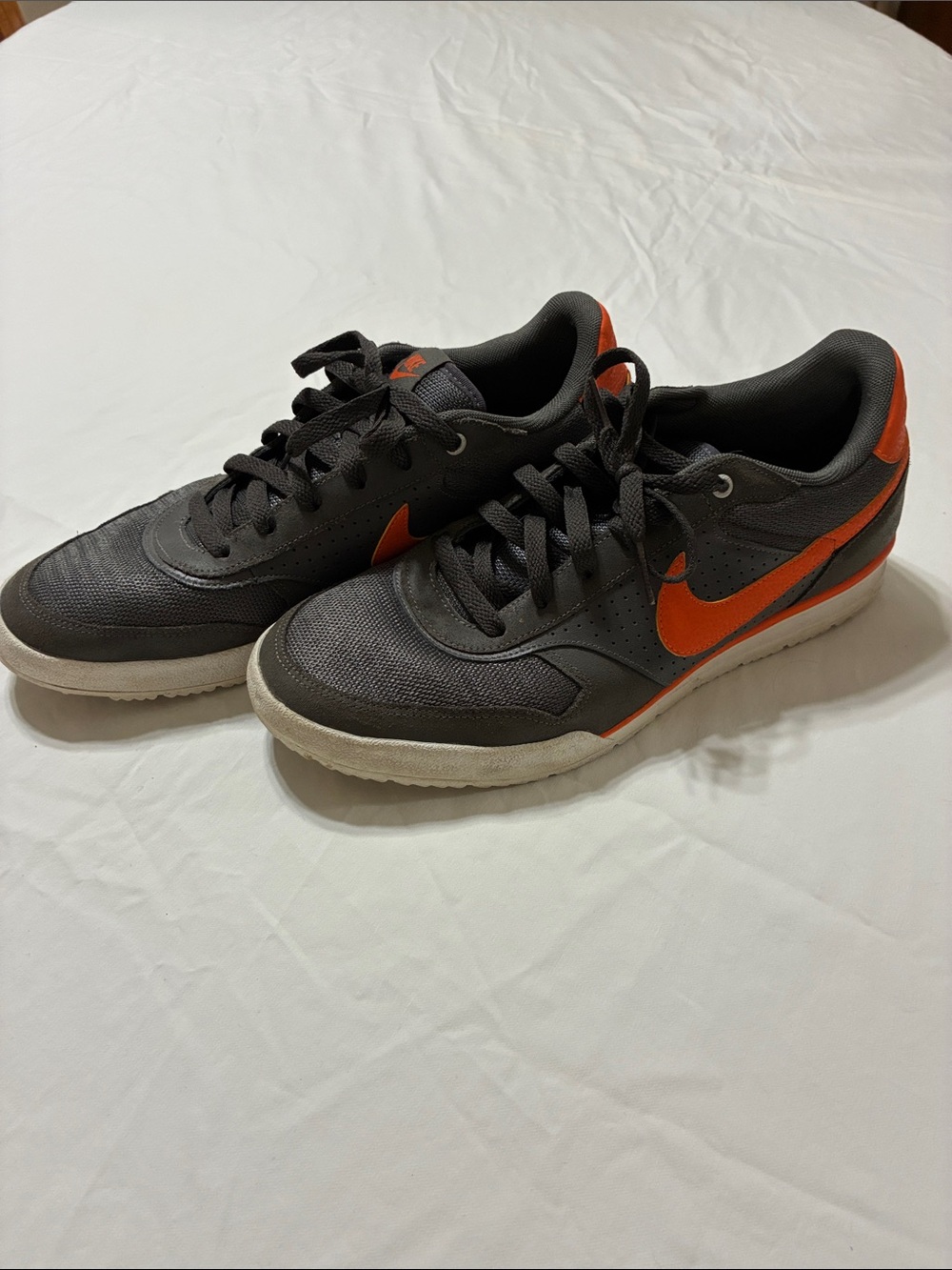 Men’s Nike Field Trainer Sneaker Shoes (Grey/Orange)